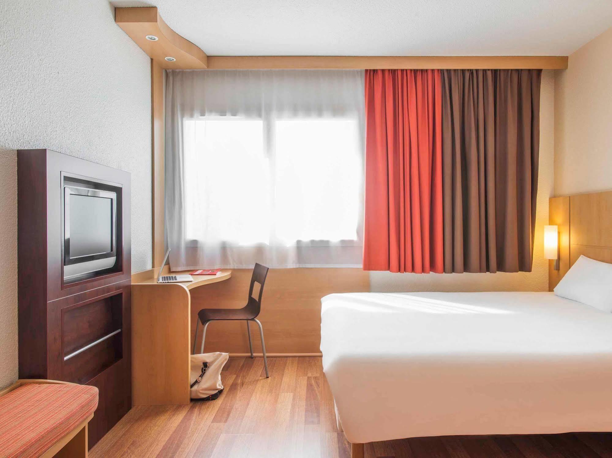 Ibis Cholet Hotell Eksteriør bilde
